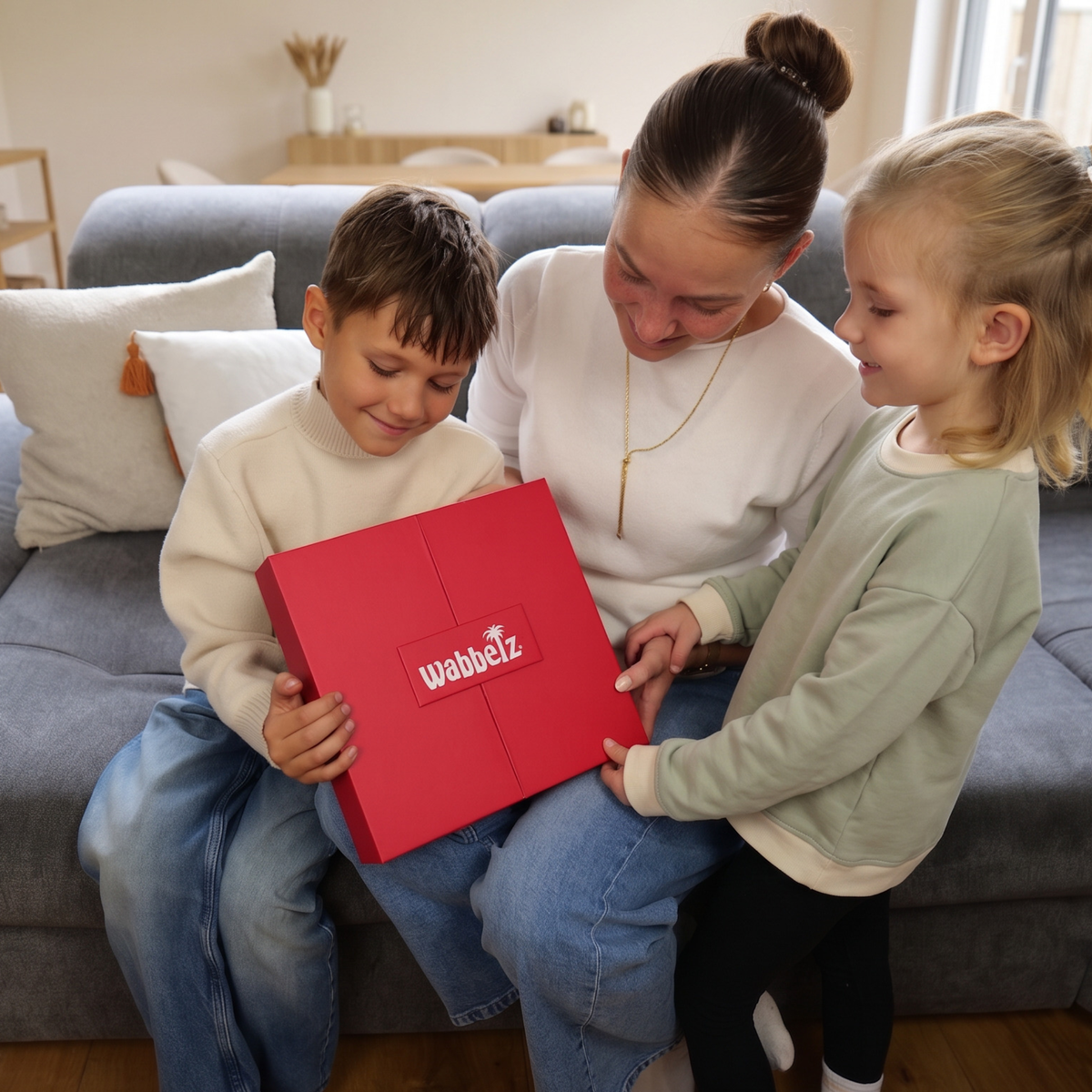 Wabbelz-Adventskalender-2026_03_Familie-Kalender-Geschlossen_Quadrat_v01